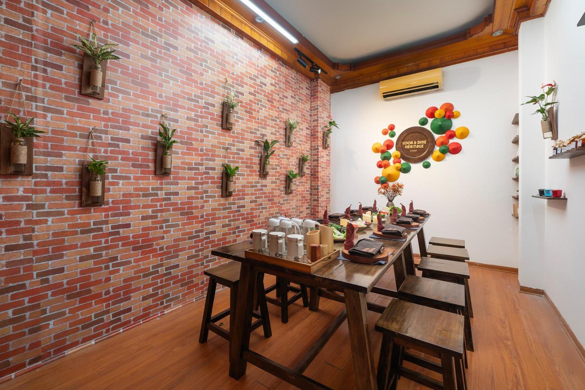 Hanoi Solo Hostel Экстерьер фото